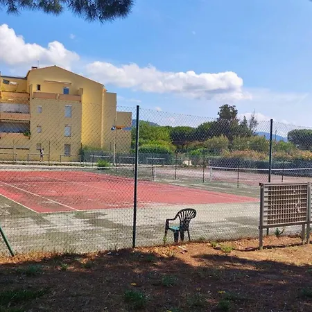 T2- Parking- Plages- Commerces Bormes-les-Mimosas