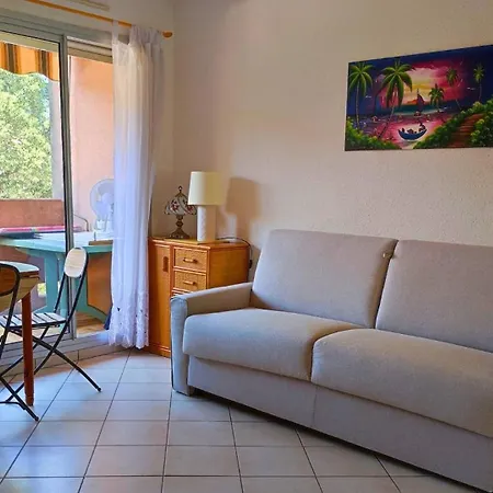 T2- Parking- Plages- Commerces Lägenhet *